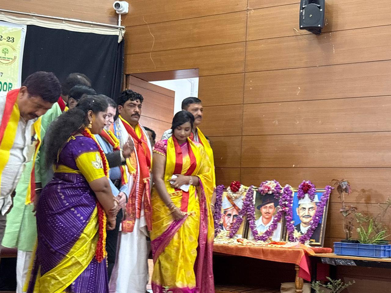 Bhagat Singh and Lal Bahadur Shastri Birthday Celebration - Kavigoshti by Lata Kundaragi at Kannada Sahitya Parishat Chamarajpet Karnataka